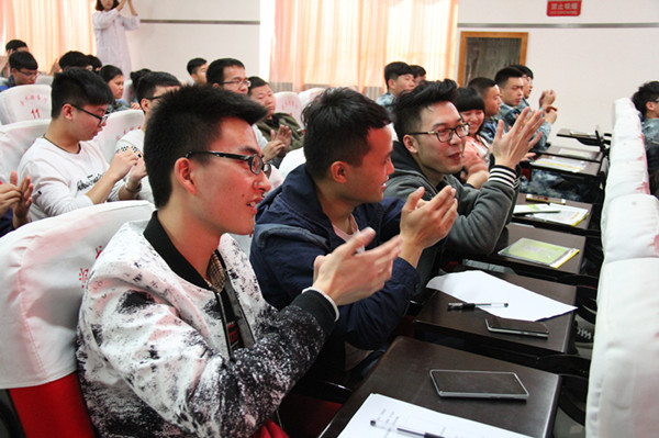 关爱学生，健康护航