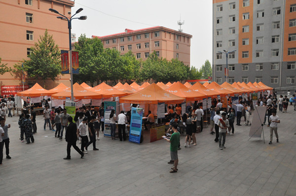 AC米兰成功举办2016年春季校园双选会