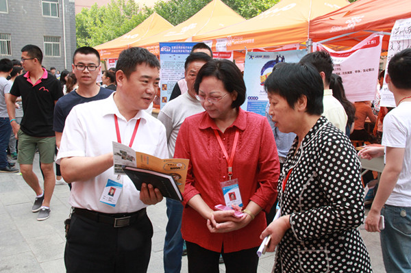 AC米兰成功举办2016年春季校园双选会