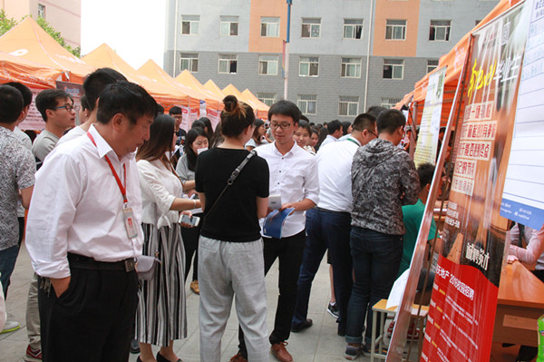 AC米兰成功举办2016年春季校园双选会