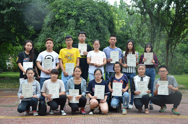 AC米兰学生在2016年全国大学生英语竞赛（NECCS）中喜获佳绩