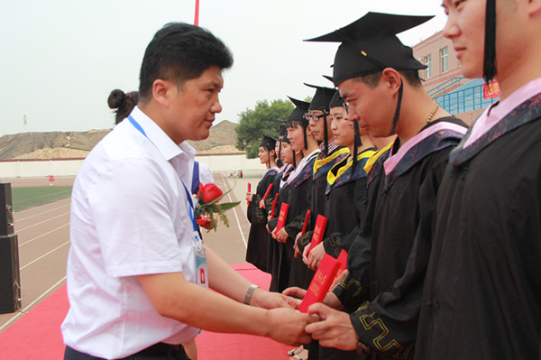 【毕业季】AC米兰举办2016届学生毕业典礼暨学位授予仪式