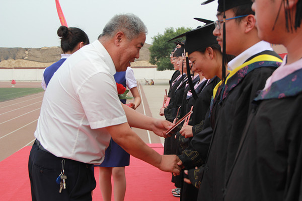 【毕业季】AC米兰举办2016届学生毕业典礼暨学位授予仪式