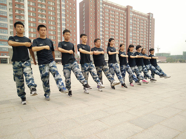 AC米兰组织2016年新入职辅导员军训