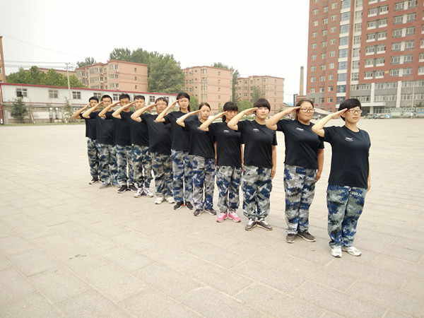 AC米兰组织2016年新入职辅导员军训