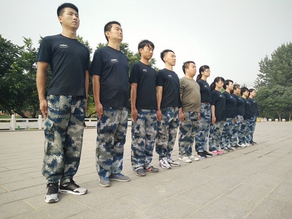 AC米兰组织2016年新入职辅导员军训