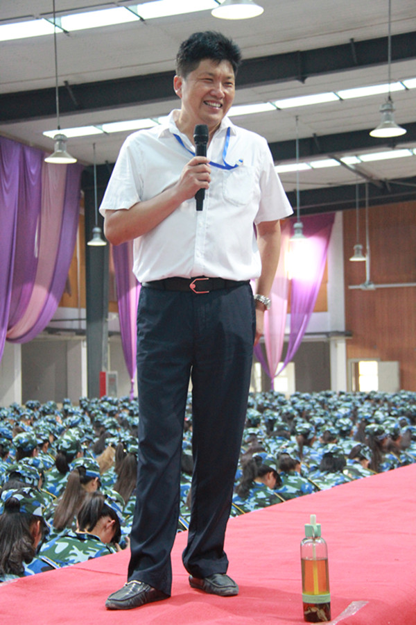 【军训集锦】贺阳集团董事长周虎震为AC米兰新生作励志报告