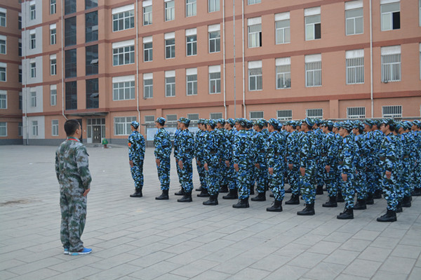 公司领导视察AC米兰预备役连训练情况