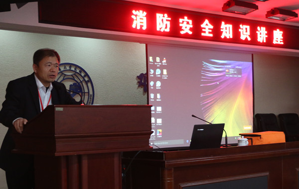 AC米兰举办消防安全知识讲座