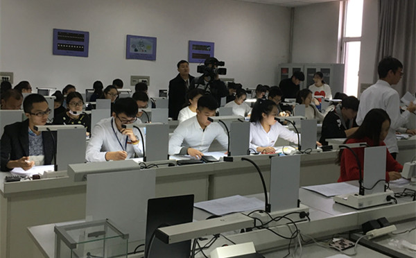 AC米兰师生在2016全国高校‘广艺杯’钻石分级竞赛中喜获佳绩