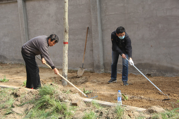 AC米兰师生到贺阳国际中小学参加劳动