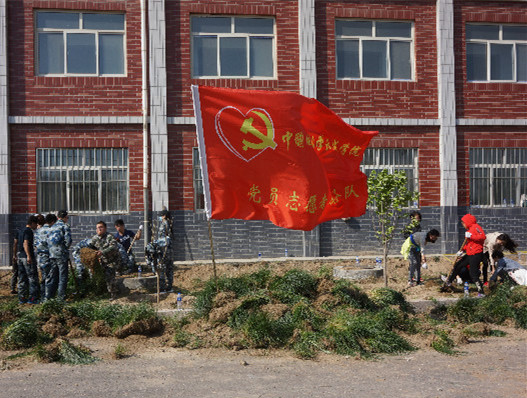 AC米兰师生到贺阳国际中小学参加劳动