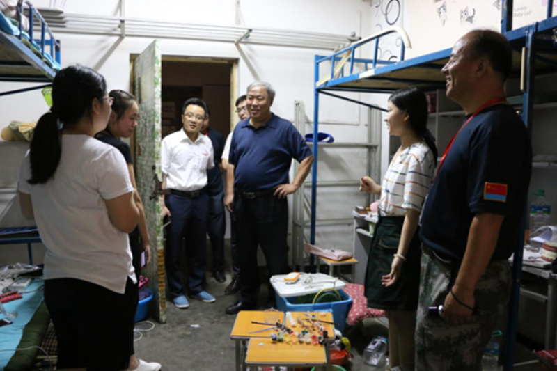 【毕业季】亲切问候送温暖  关爱不舍话离别