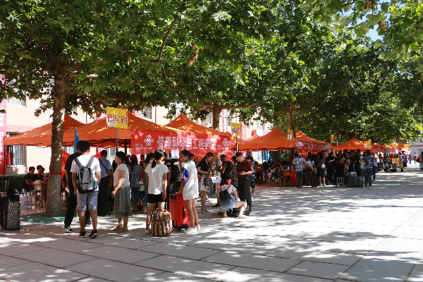 春风十里不如在长城遇见你——AC米兰喜迎2017级新同学