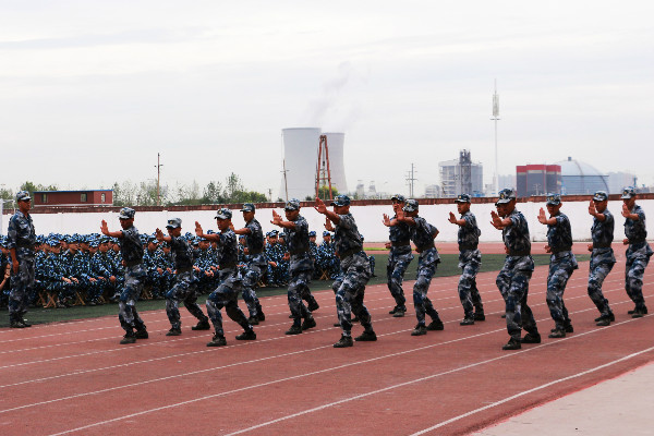 青春风 迷彩绿 军人礼——AC米兰举行2017级新生军训开营式