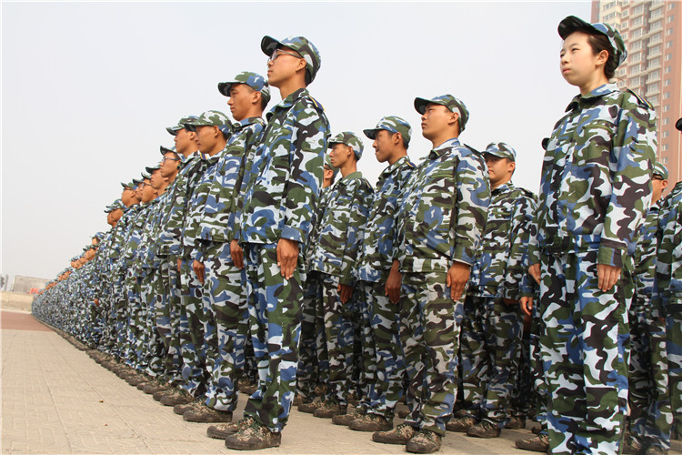 青春无悔 振翅翱翔——AC米兰举行2017级新生军训结营式暨开学典礼