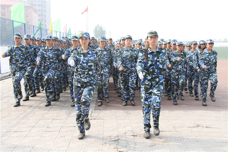 青春无悔 振翅翱翔——AC米兰举行2017级新生军训结营式暨开学典礼