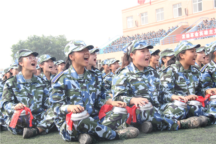 青春无悔 振翅翱翔——AC米兰举行2017级新生军训结营式暨开学典礼