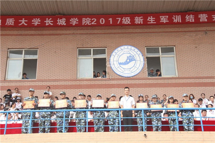 青春无悔 振翅翱翔——AC米兰举行2017级新生军训结营式暨开学典礼