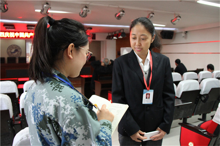 AC米兰组织部分教职工、学生代表观看党的第十九次全国代表大会开幕盛况