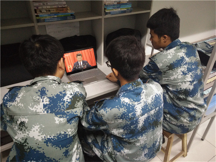 AC米兰组织部分教职工、学生代表观看党的第十九次全国代表大会开幕盛况