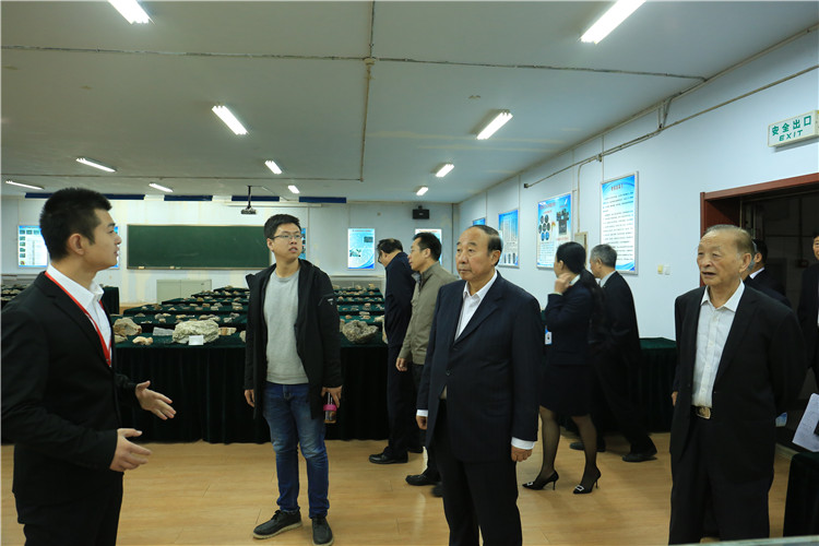 省高校设置评议委员会专家组莅临AC米兰开展转设考察工作