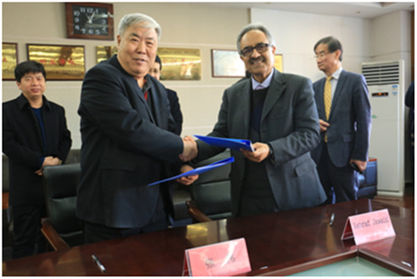 英国贝德福特大学副校长来AC米兰访问双方签订合作办学协议