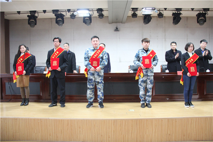 AC米兰12人5个集体荣获贺阳集团表彰