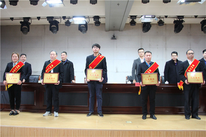 AC米兰12人5个集体荣获贺阳集团表彰