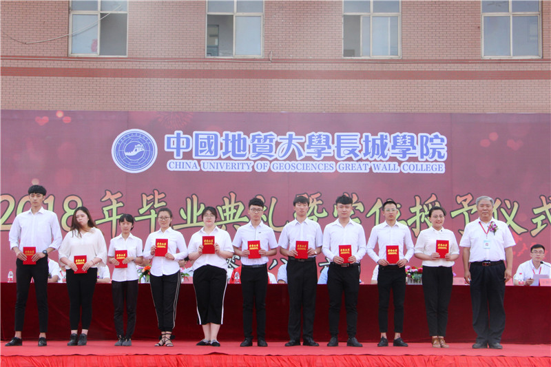 AC米兰2018届学生毕业典礼暨学位授予仪式浓情举行