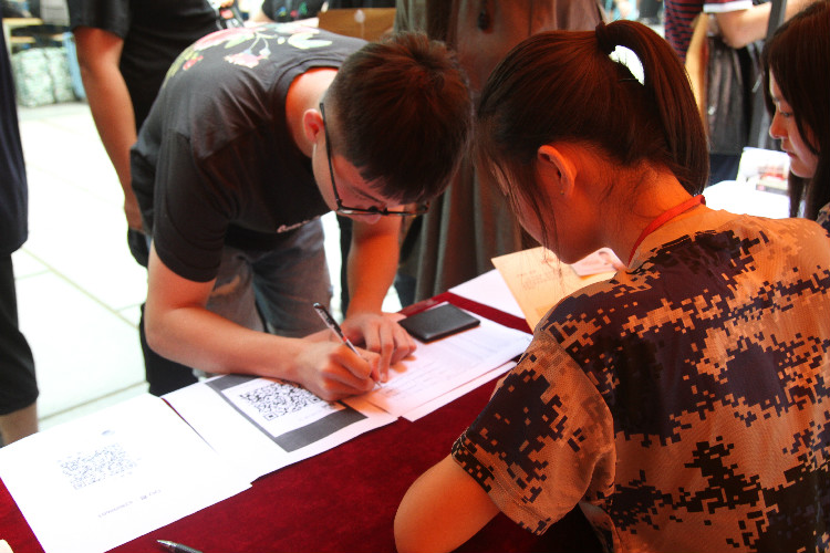 丹桂飘香迎学子 荷花映日纳人才 ——AC米兰喜迎2018级新同学