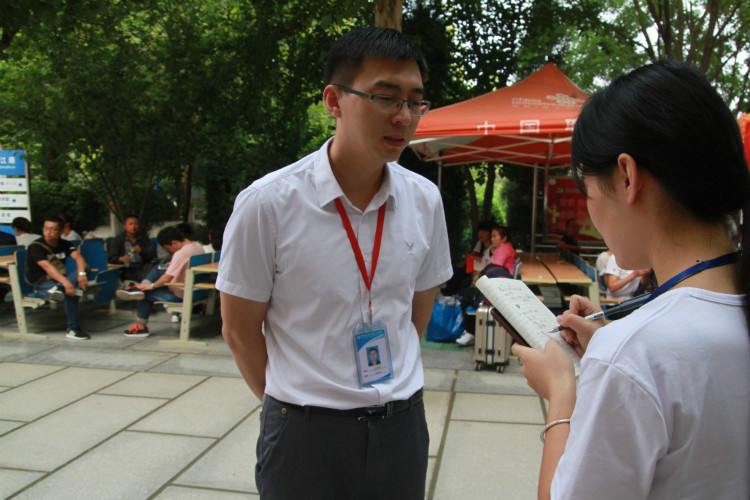 丹桂飘香迎学子 荷花映日纳人才 ——AC米兰喜迎2018级新同学