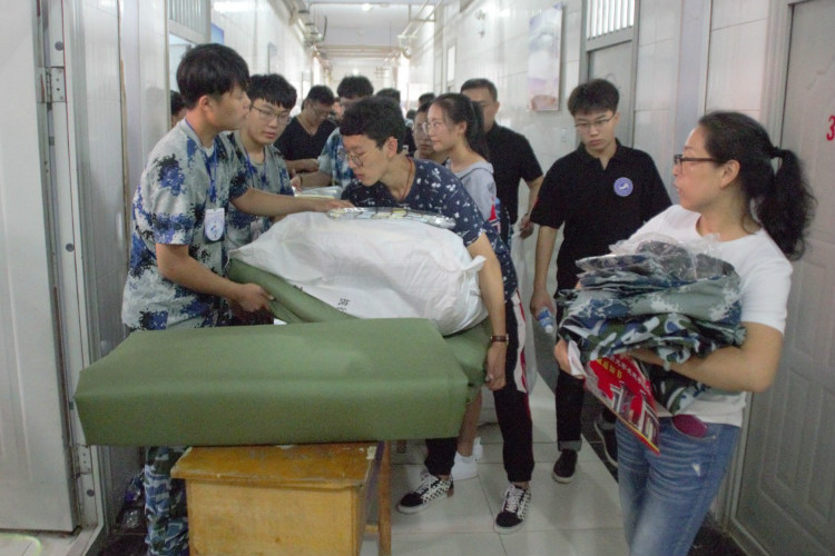 丹桂飘香迎学子 荷花映日纳人才 ——AC米兰喜迎2018级新同学