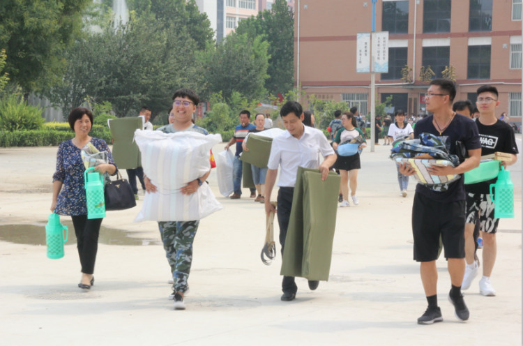 丹桂飘香迎学子 荷花映日纳人才 ——AC米兰喜迎2018级新同学