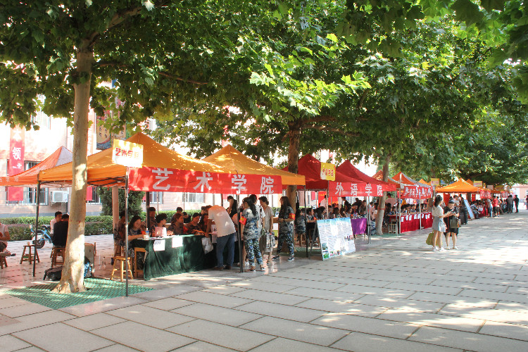 丹桂飘香迎学子 荷花映日纳人才 ——AC米兰喜迎2018级新同学