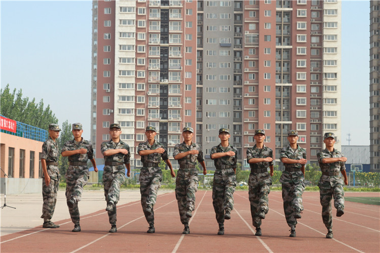 AC米兰举行2018级新生军训开营仪式