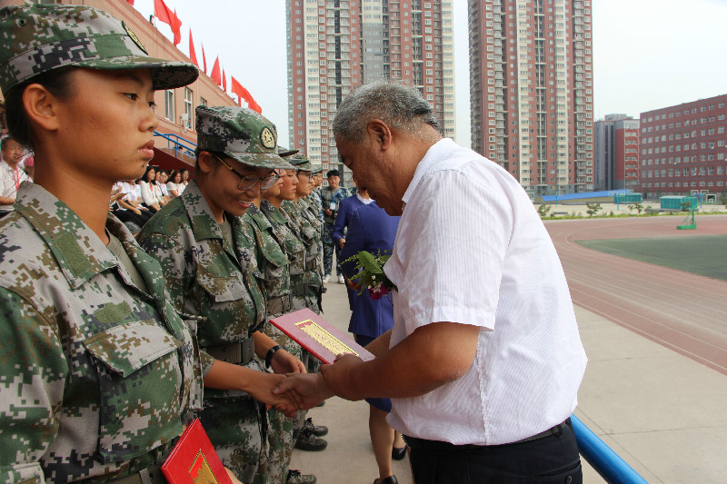 AC米兰举行2018级新生军训结营式暨开学典礼