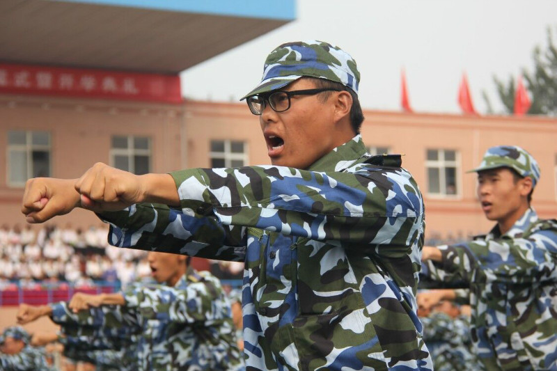 AC米兰举行2018级新生军训结营式暨开学典礼