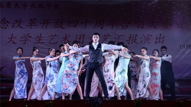 AC米兰以多种形式庆祝改革开放四十周年