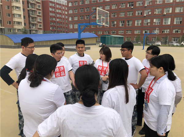 活力之源,激情飞扬-—党群工作部主办党员志愿者服务队承办的教职工拔河比赛