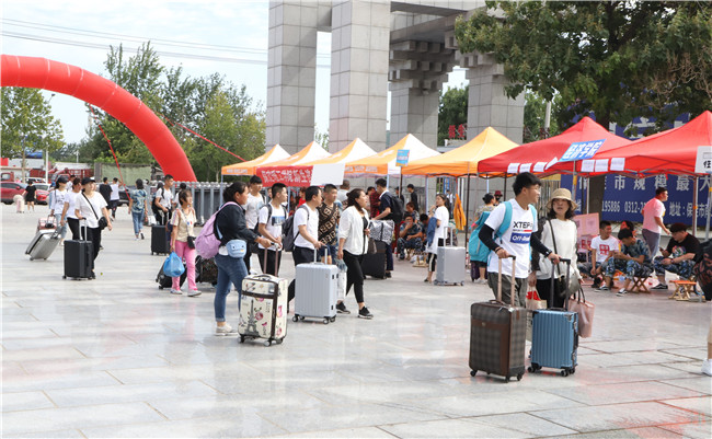 初秋的小欢喜  萌新的新生活 AC米兰喜迎2019级新生