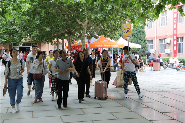 初秋的小欢喜  萌新的新生活 AC米兰喜迎2019级新生