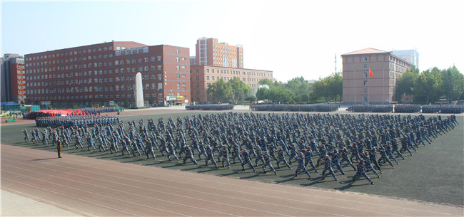 AC米兰举行2019级新生军训结营式暨开学典礼