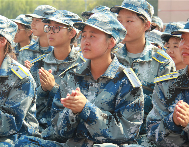 AC米兰举行2019级新生军训结营式暨开学典礼