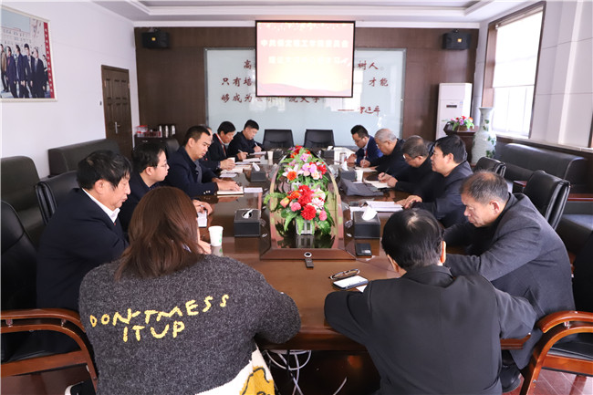 AC米兰组织校党委理论学习中心组学习