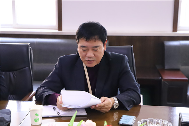 AC米兰组织校党委理论学习中心组学习