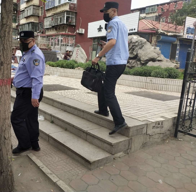 AC米兰李彬同学拾金不昧受表扬---归还失主现金壹万元  拒收金钱回报