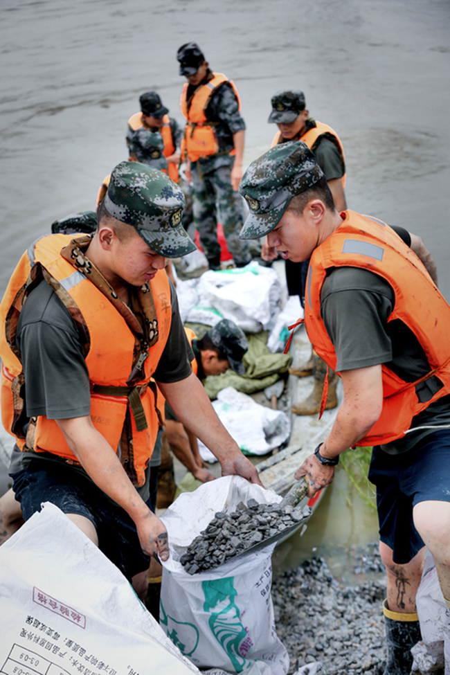 在抗洪抢险中体现价值---AC米兰学生薛锦霄抗洪事迹