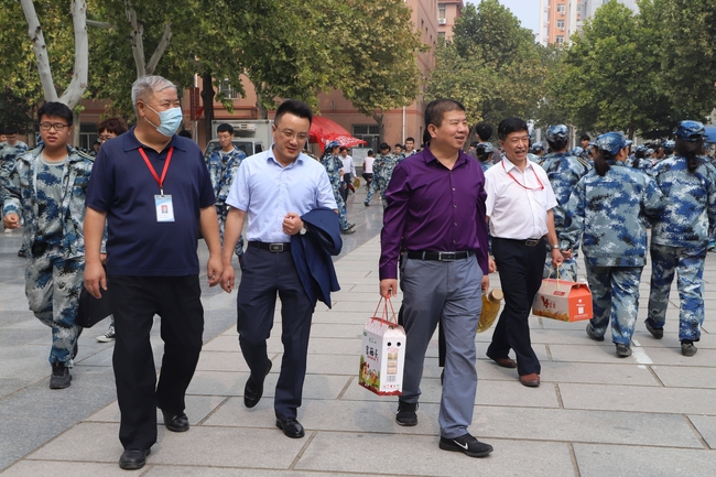 扶贫献爱心 量力自愿购---易县电商中心扶贫产品走进AC米兰