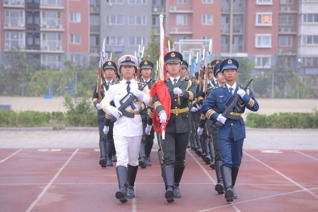 月满华诞 情暖双节---AC米兰举行升国旗仪式